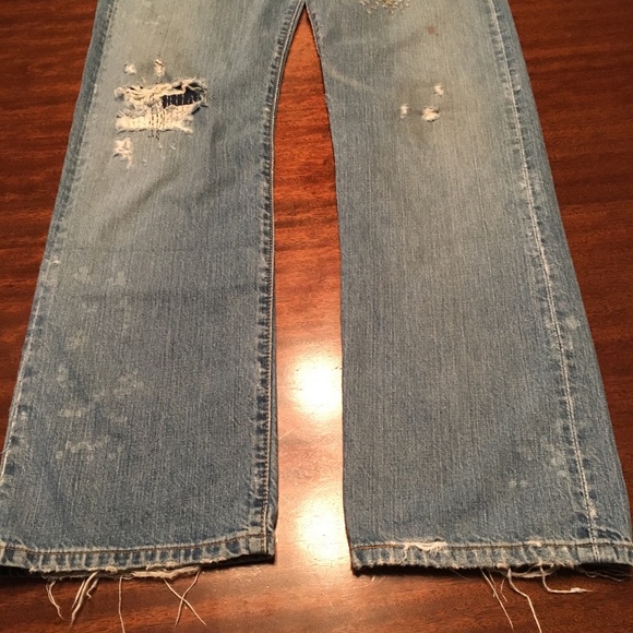 Men’s Distressed Levi’s Jeans - Size 32 - Picture 3 of 6